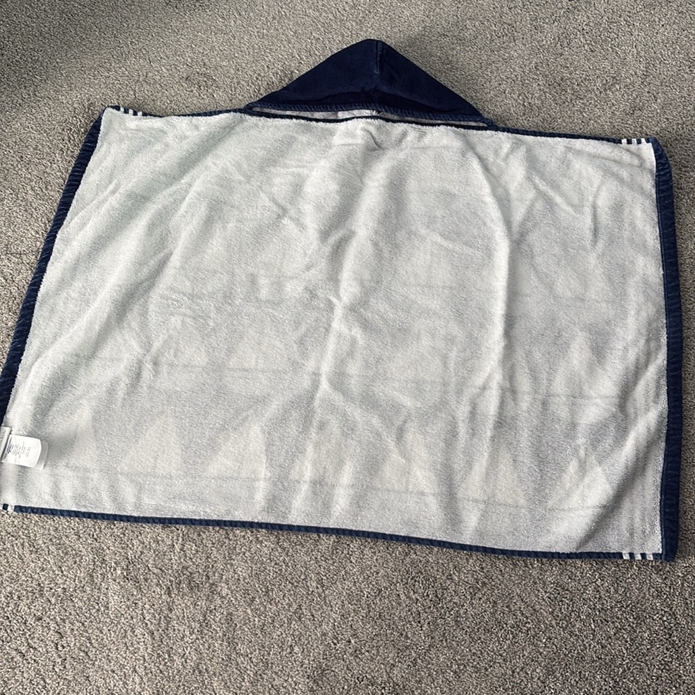 Pottery Barn Kids baby hooded beach towel navy sailboats - Picture 3 of 4
